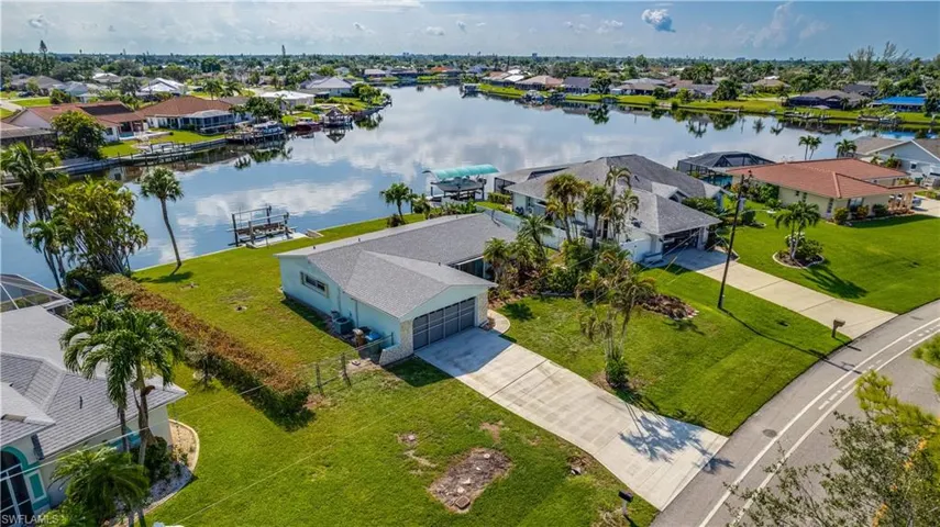 2715  Kamal  PKWY, Cape Coral, FL 33904