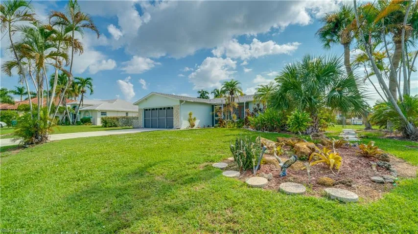 2715  Kamal  PKWY, Cape Coral, FL 33904