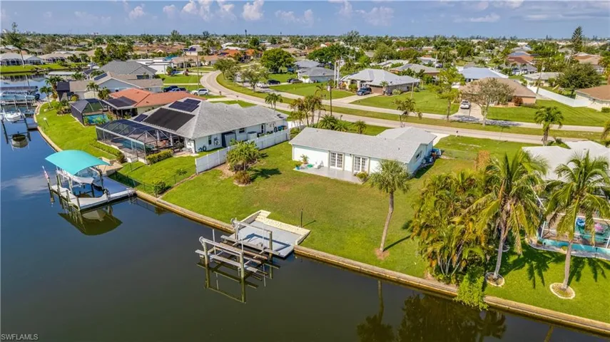 2715  Kamal  PKWY, Cape Coral, FL 33904