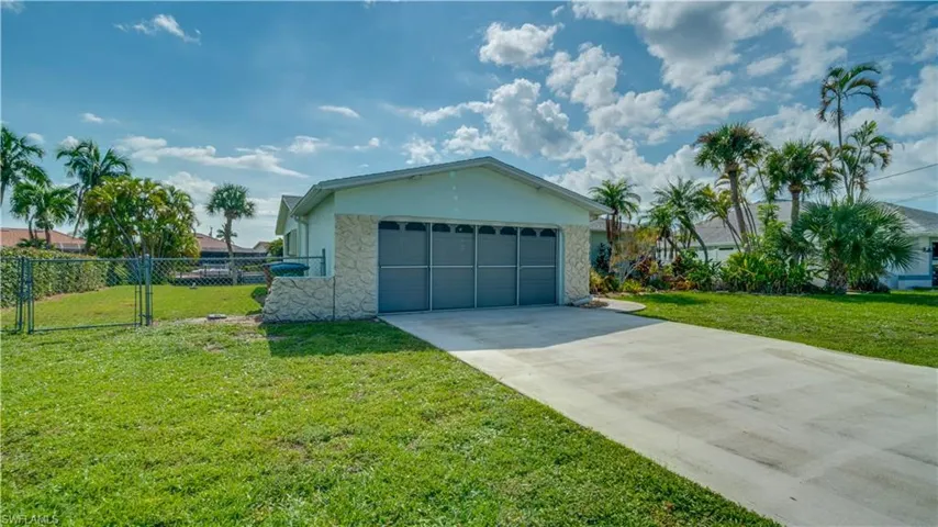 2715  Kamal  PKWY, Cape Coral, FL 33904