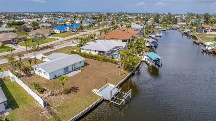 2715  Kamal  PKWY, Cape Coral, FL 33904