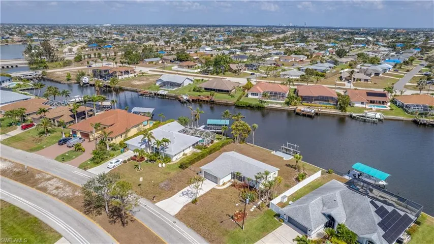 2715  Kamal  PKWY, Cape Coral, FL 33904