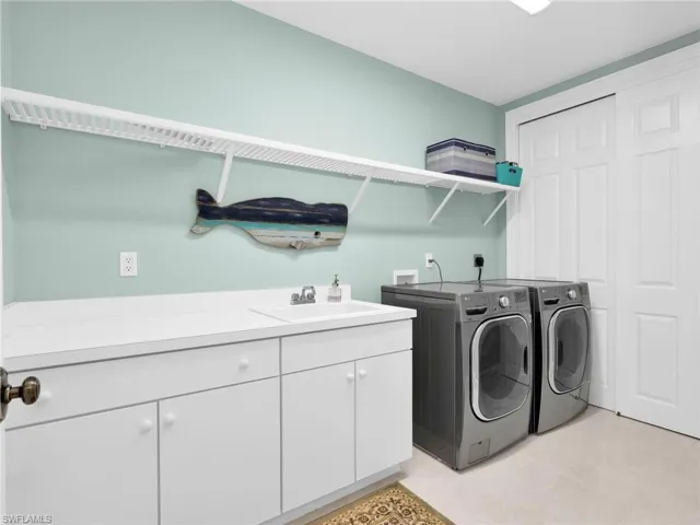 Great Size Laundry room!