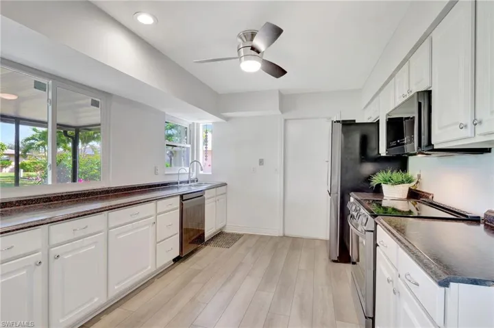 1903 SE 15th  ST, Cape Coral, FL 33990