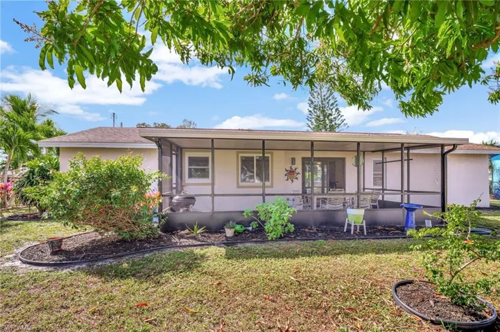 1903 SE 15th  ST, Cape Coral, FL 33990