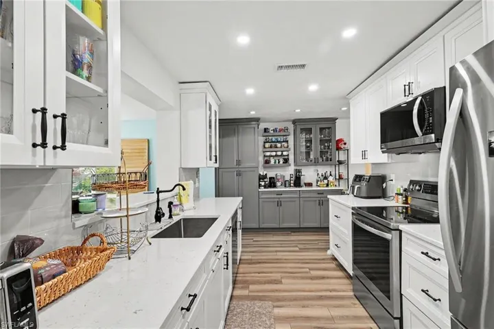 5411 Loyola Ln, Fort Myers, Florida 33908