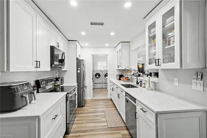 5411 Loyola Ln, Fort Myers, Florida 33908
