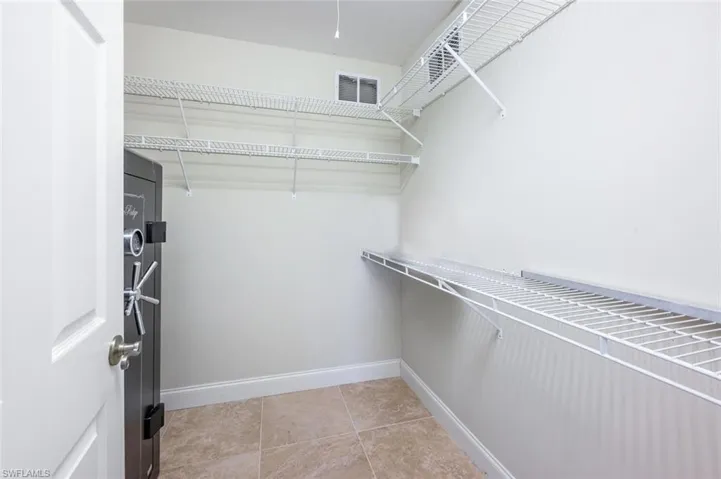 6624  Ilex  CIR, Naples, FL 34109