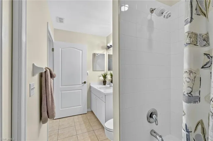 Guest Bathroom with Tub/Shower Combination