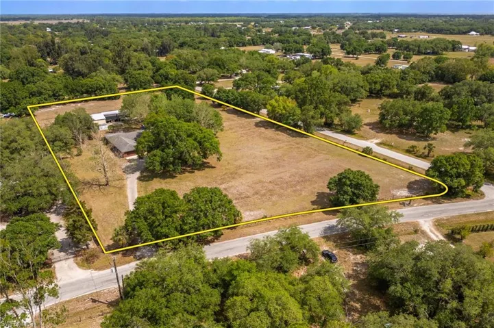 Bird's eye view with a view of trees