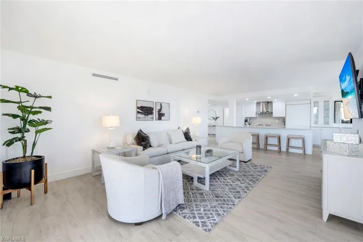 10482  Gulf Shore  DR, Naples, FL 34108