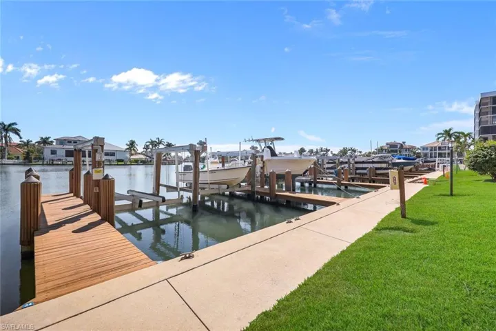 10482  Gulf Shore  DR, Naples, FL 34108