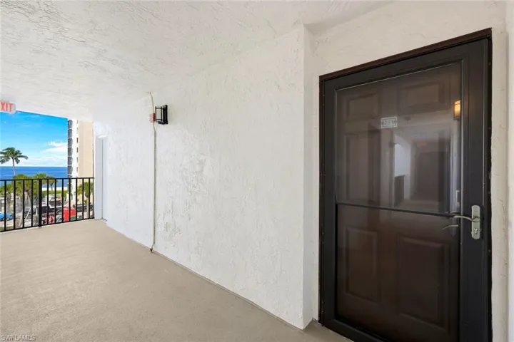 10482  Gulf Shore  DR, Naples, FL 34108