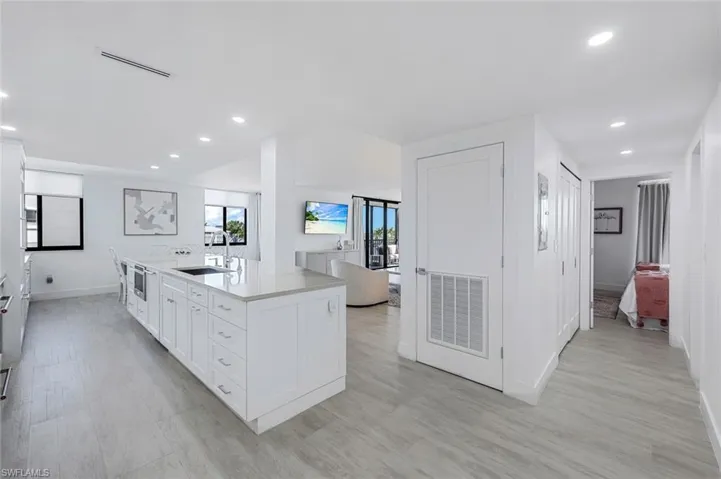 10482  Gulf Shore  DR, Naples, FL 34108