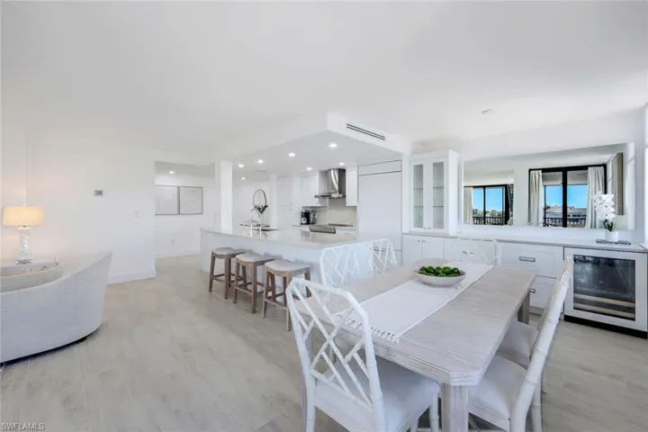 10482  Gulf Shore  DR, Naples, FL 34108