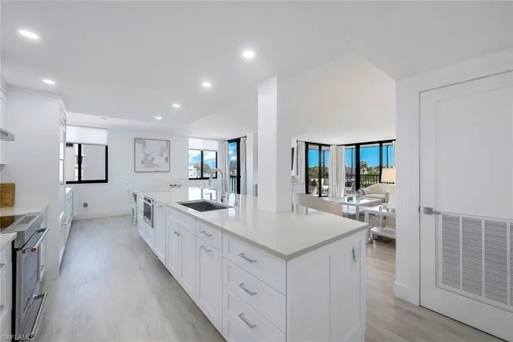 10482  Gulf Shore  DR, Naples, FL 34108
