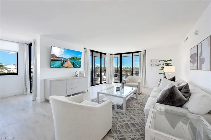 10482  Gulf Shore  DR, Naples, FL 34108