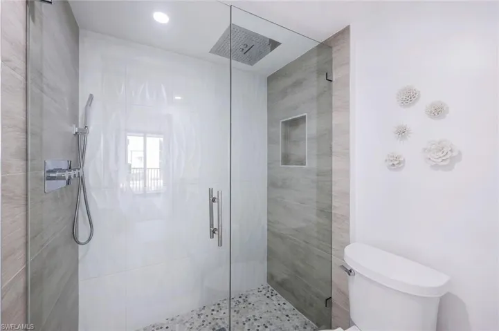 10482  Gulf Shore  DR, Naples, FL 34108
