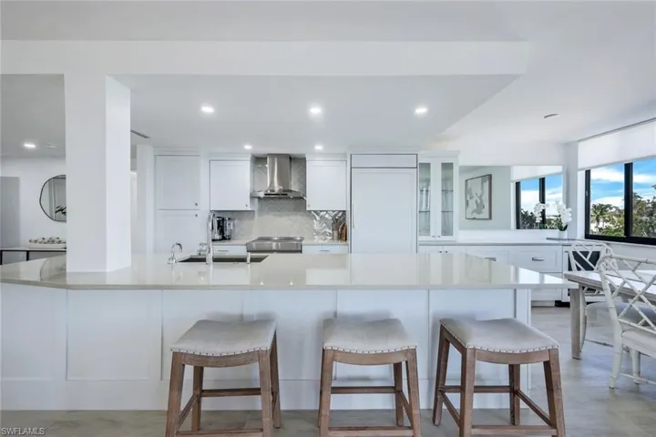10482  Gulf Shore  DR, Naples, FL 34108