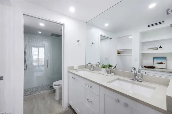 10482  Gulf Shore  DR, Naples, FL 34108