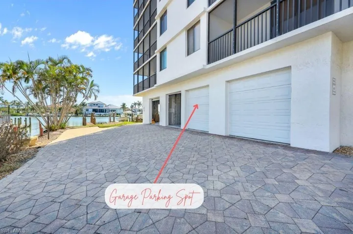 10482  Gulf Shore  DR, Naples, FL 34108