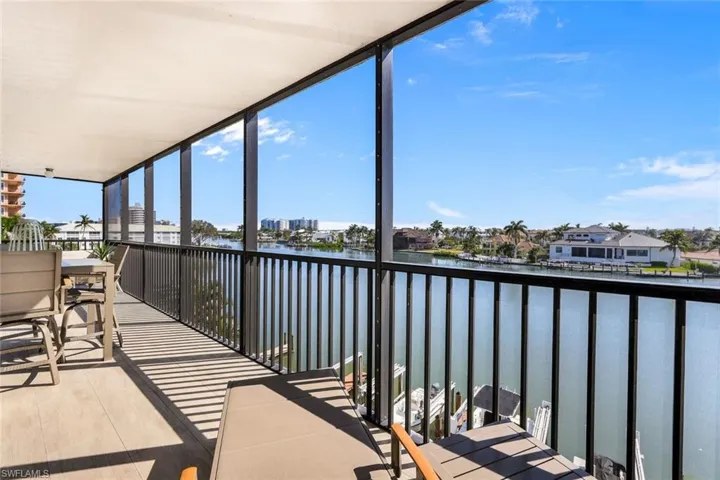 10482  Gulf Shore  DR, Naples, FL 34108