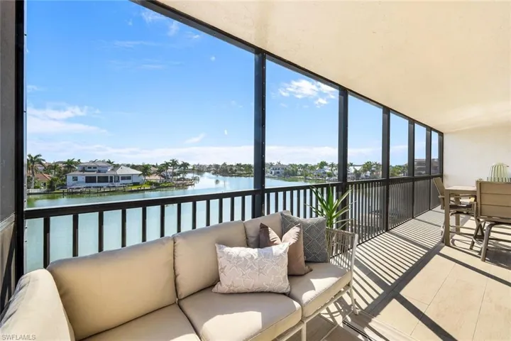10482  Gulf Shore  DR, Naples, FL 34108
