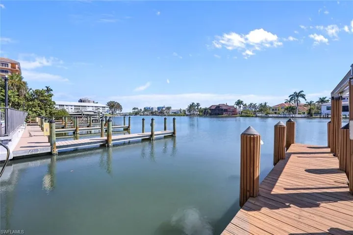 10482  Gulf Shore  DR, Naples, FL 34108