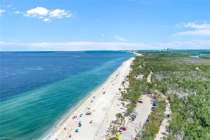 10482  Gulf Shore  DR, Naples, FL 34108