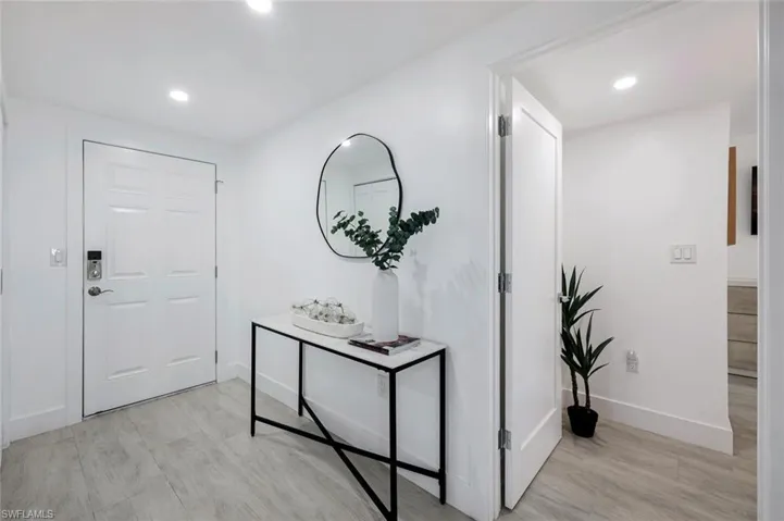 10482  Gulf Shore  DR, Naples, FL 34108