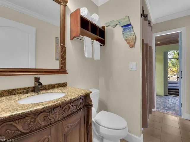 Guest/Pool Bath