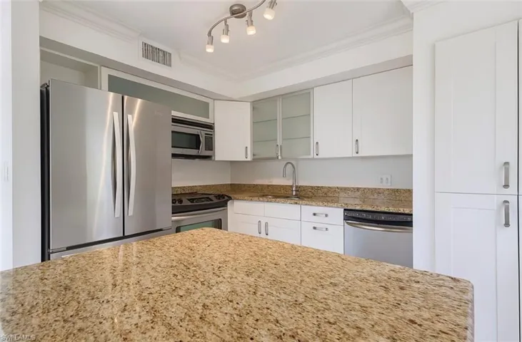 1400 Pompei Ln 77, Naples, Florida 34103