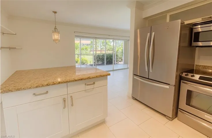 1400 Pompei Ln 77, Naples, Florida 34103