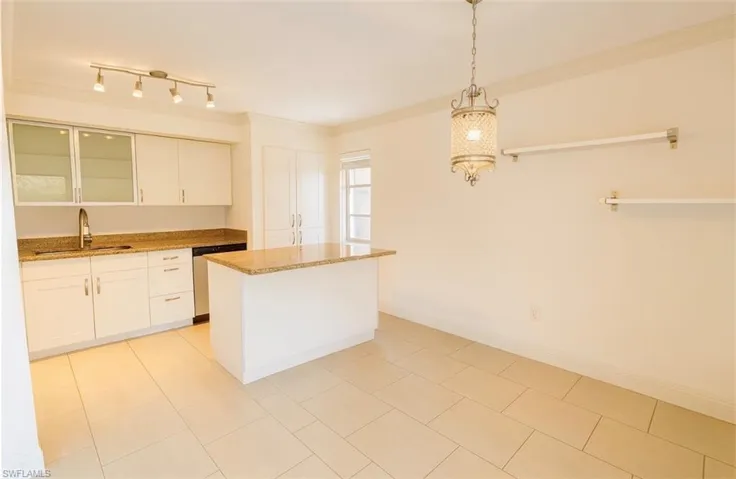 1400 Pompei Ln 77, Naples, Florida 34103