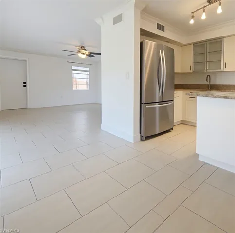 1400 Pompei Ln 77, Naples, Florida 34103