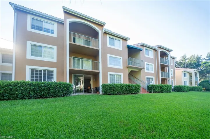 1180 Wildwood Lakes Blvd 106, Naples, Florida 34104