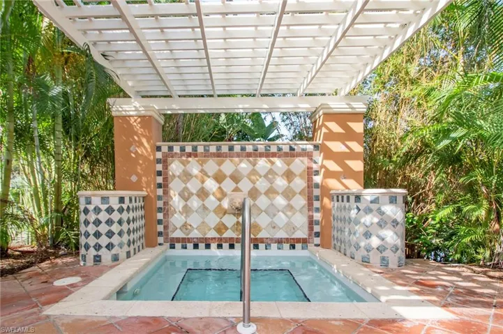 1180 Wildwood Lakes Blvd 106, Naples, Florida 34104