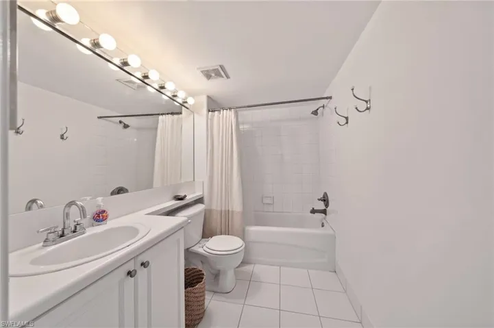 1180 Wildwood Lakes Blvd 106, Naples, Florida 34104