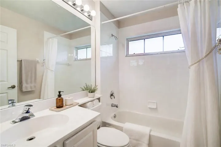 1970 Willow Bend Cir 204, Naples, Florida 34109