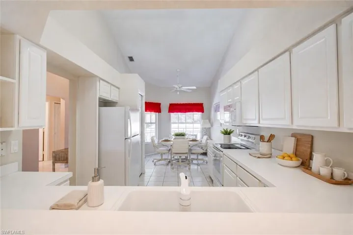 1970 Willow Bend Cir 204, Naples, Florida 34109