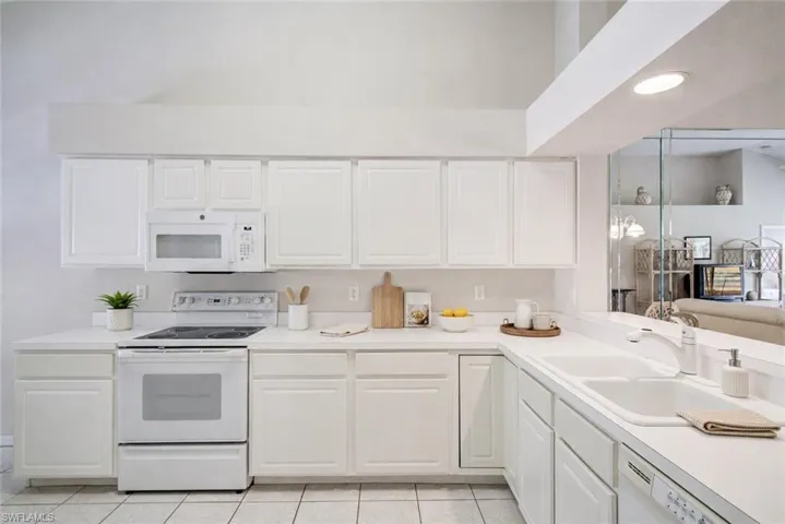 1970 Willow Bend Cir 204, Naples, Florida 34109
