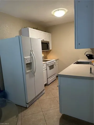 4633 Bayshore Dr M2, Naples, Florida 34112