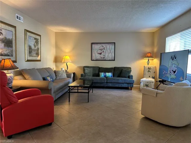 4633 Bayshore Dr M2, Naples, Florida 34112