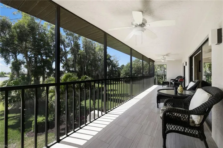 Huge Lanai Spanning the entire width of Unit