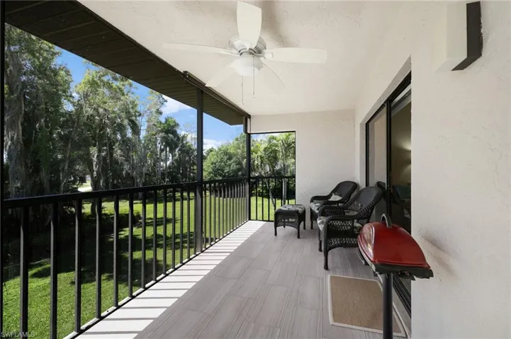 Huge Screened-In Lanai
