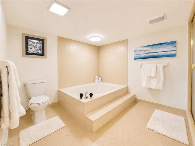 5601 Turtle Bay Dr 2003, Naples, Florida 34108