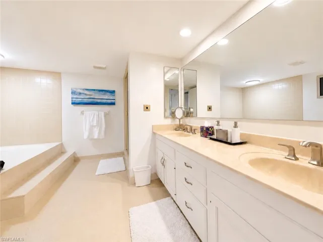 5601 Turtle Bay Dr 2003, Naples, Florida 34108