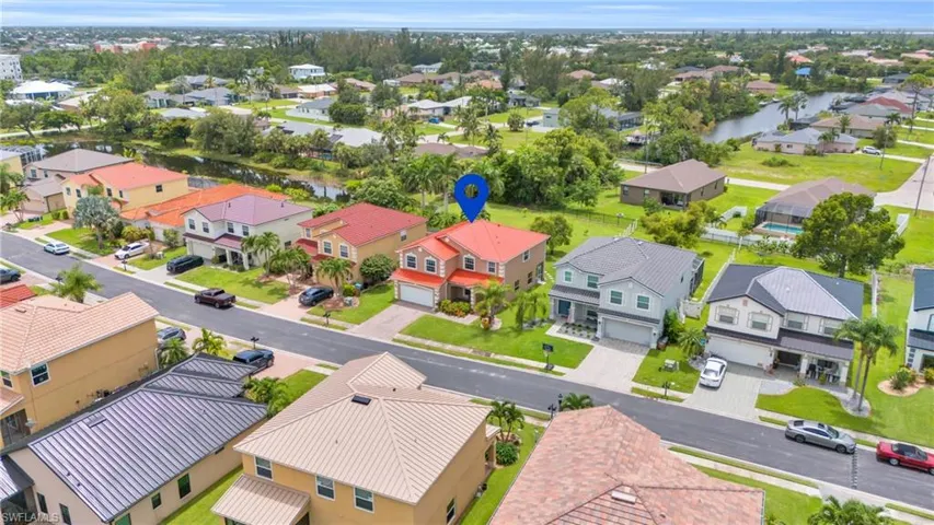 Birds eye view of property