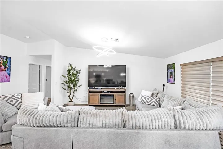 1307 Sw 13th Ter, Cape Coral, Florida 33991