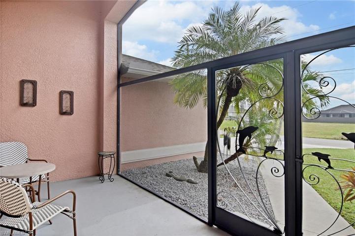 Screened in front porch